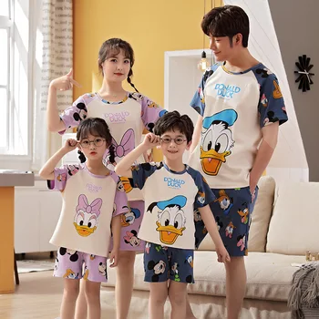 Подходящая одежда для семьи, пижамы с короткими рукавами для одной семьи из трех или четырех одинаковых комплектов, детский пижамный костюм для пар