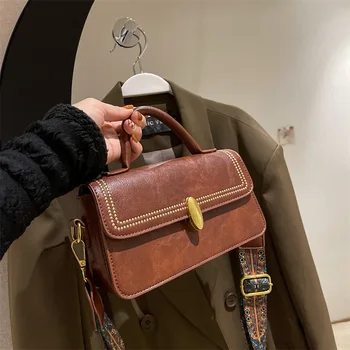 Высококачественная маленькая сумка в стиле ретро 2023, Новая осенне-зимняя женская сумка-мессенджер, популярная универсальная переносная маленькая квадратная сумка через плечо