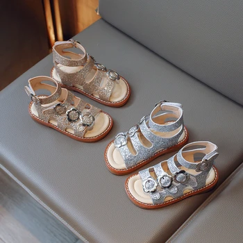 Летние Новые римские сандалии с блестками для девочек, блестящая золотая обувь для маленьких принцесс, детские сандалии с металлическими пуговицами, дизайнерские сандалии